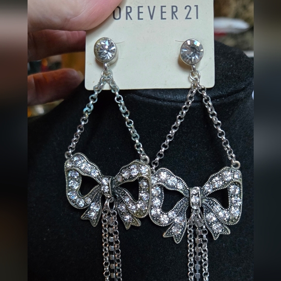 Forever 21 antiqued Rock-n-Roll bow earrings - Picture 6 of 10